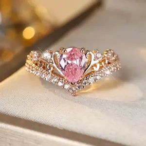 Fashion Gold Plated Crown Shaped Ring with Pink Cubic Zirconia Stones with Three Claws Design for Women, Suitable for Party Decoration, Festival Gift and Valentine's Day, Mother's Day Gift