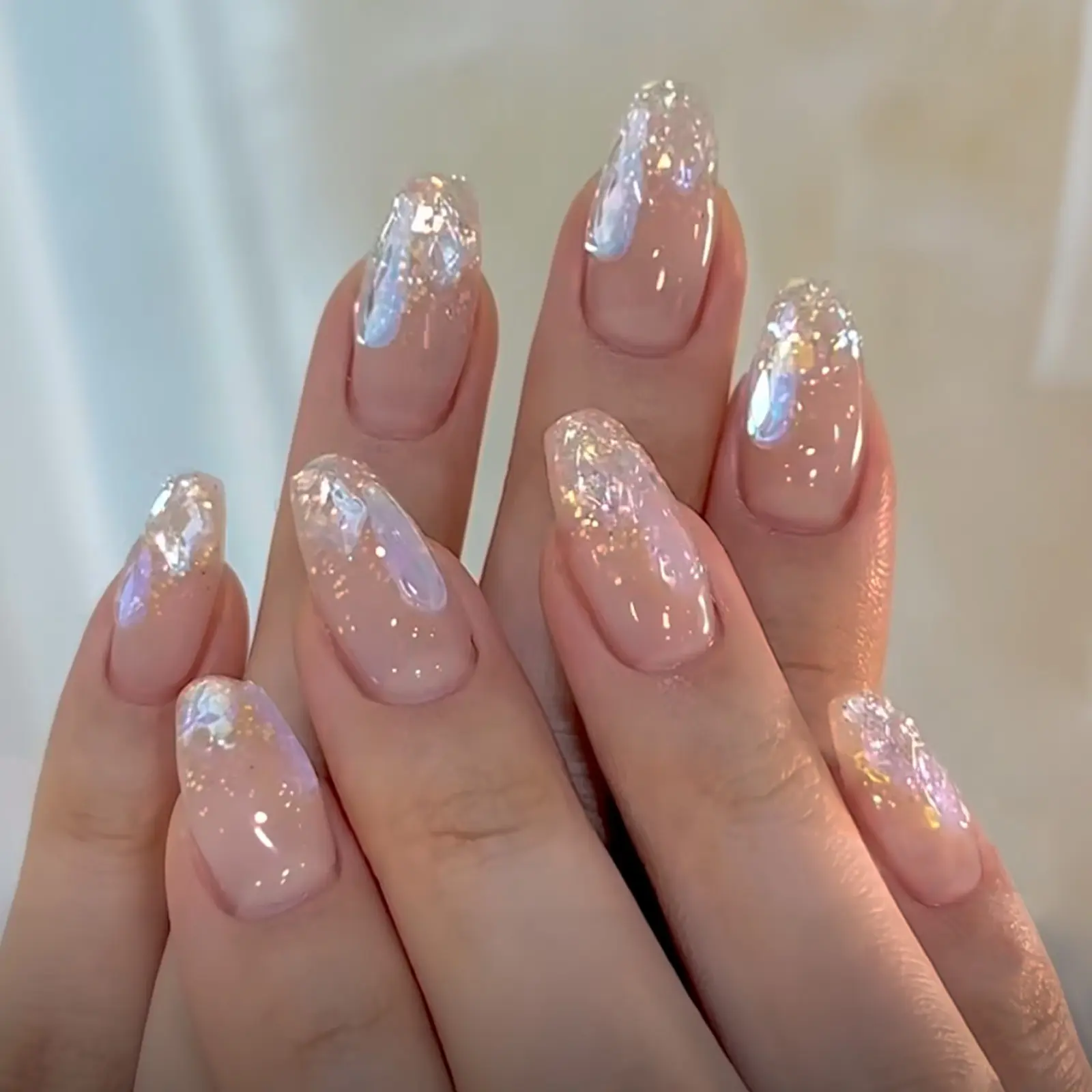 24pcs Short Press-On Nail Tips, Nude with Sparkling Crystals & Aurora Effect, Perfect for Dating, Wedding, Daily Commute, Glitter Decorative Nails, Nail Art Products, False Nails