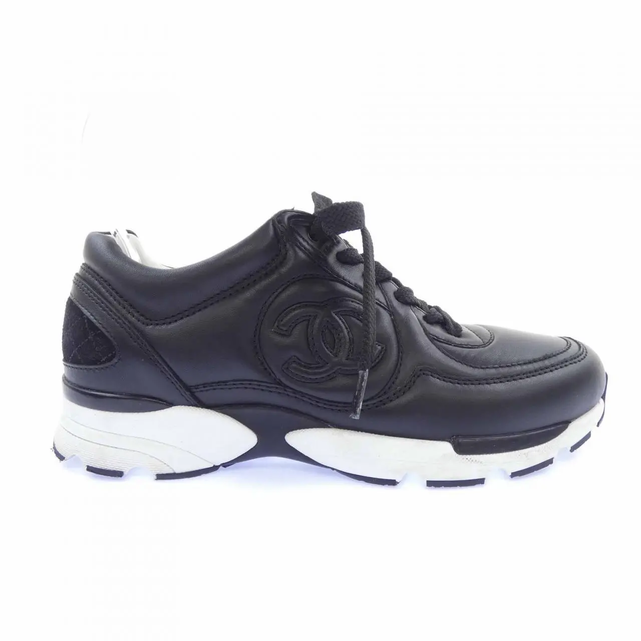 Pre-owned CHANEL Calfskin Small Leather Goods Sneakers
