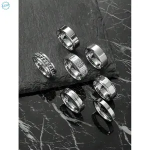 7-piece Fashion Versatile Retro Simple Silver Stainless Steel Ring Set, Ideal Halloween Gift for Friends, Suitable for Men and Women Daily Wear