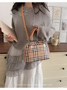 Women's Volleyball Tote Bag, Crescent Design, Metal Star Decor, Stacked Pattern Crossbody/sling Messenger Bag, Fashionable and Stylish, Crossbody Purses