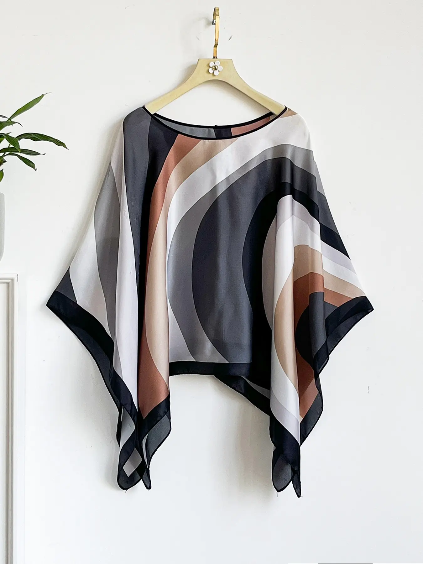 French Simple Luxurious Silk Feel Shawl, Windproof Sandproof Soft Scarf Wrap, Fashionable Versatile Summer Shawl for All Seasons, Casual Soft Shawl