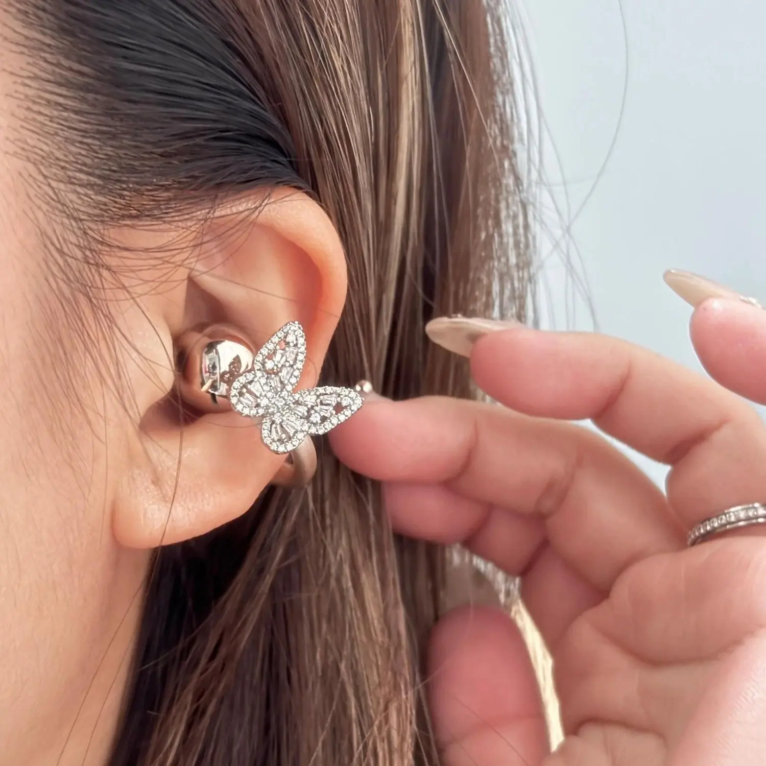 Sparkling Diamond Bow Earphone Clip – Luxury DIY Earbud Jewelry Accessory