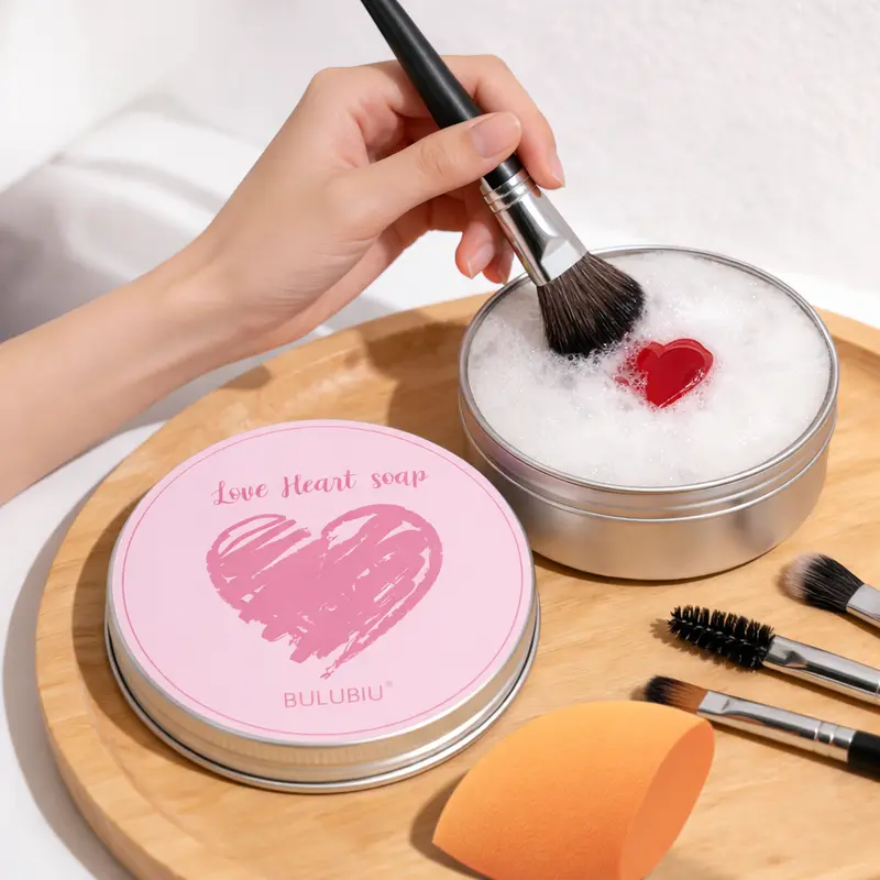 Heart-Shaped Makeup Brush Cleaner Solid Soap - Includes Color-Removing Sponge, Silicone Pad, Gentle Cleansing, Fresh, Residue-Free, Sensitive-Safe, Removes Eye Shadow Pigment, Apply to Palm for Daily Care