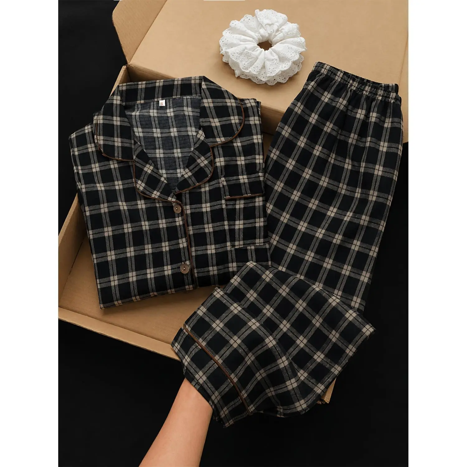 2Pcs Women's Plaid Print Pajama Set - Lapel Collar Short Sleeve Button-Front Top with Pockets + Long Pants, Casual Soft Loungewear for Women