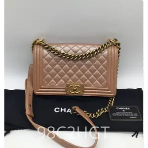 Pre-owned CHANEL Leather Shoulder Bags PRELOVED Rose Gold Metallic Lambskin Medium Boy Flap Bag. 98C2HGT 112524 P