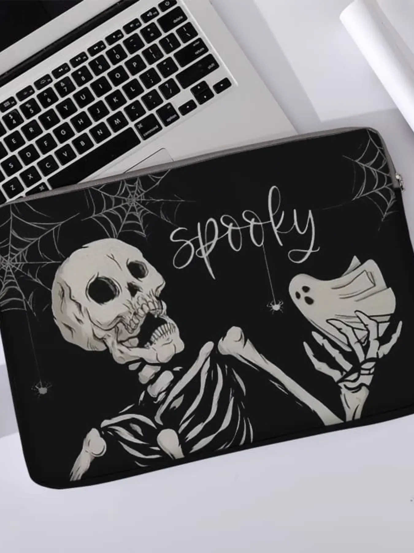 Skull Print Laptop Backpack, Soft Notebook Sleeve, Fits Laptops & Tablets, Halloween Zipper Storage Bag, Casual Style, All Seasons Use, Work Laptop Bag, Computer Bag