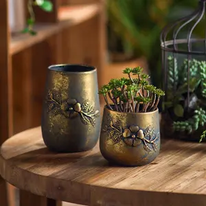 American Retro Ironware Flower Container, Small Decorative Piece for Luxurious Living Room, Suitable for Potted Plants, Flower Arrangement Decoration