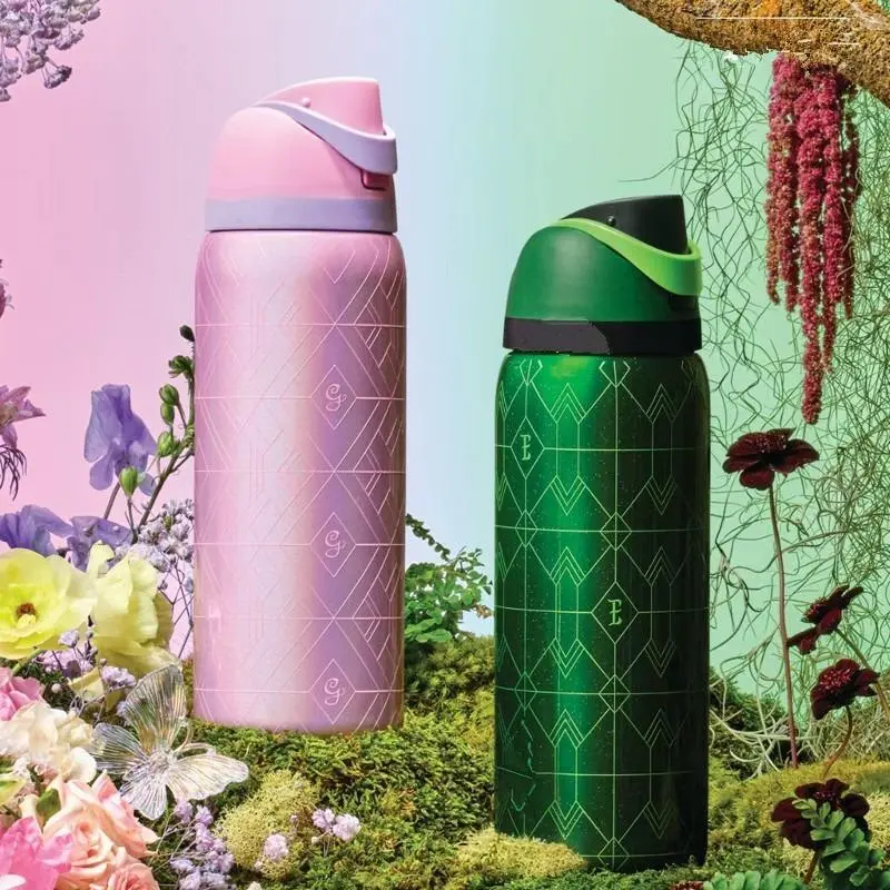 304 stainless steel outdoor sports water bottle, food-grade material ensures safety and durability. It is portable and leak-proof, suitable for daily outings, mountain climbing, fitness and other occasions.