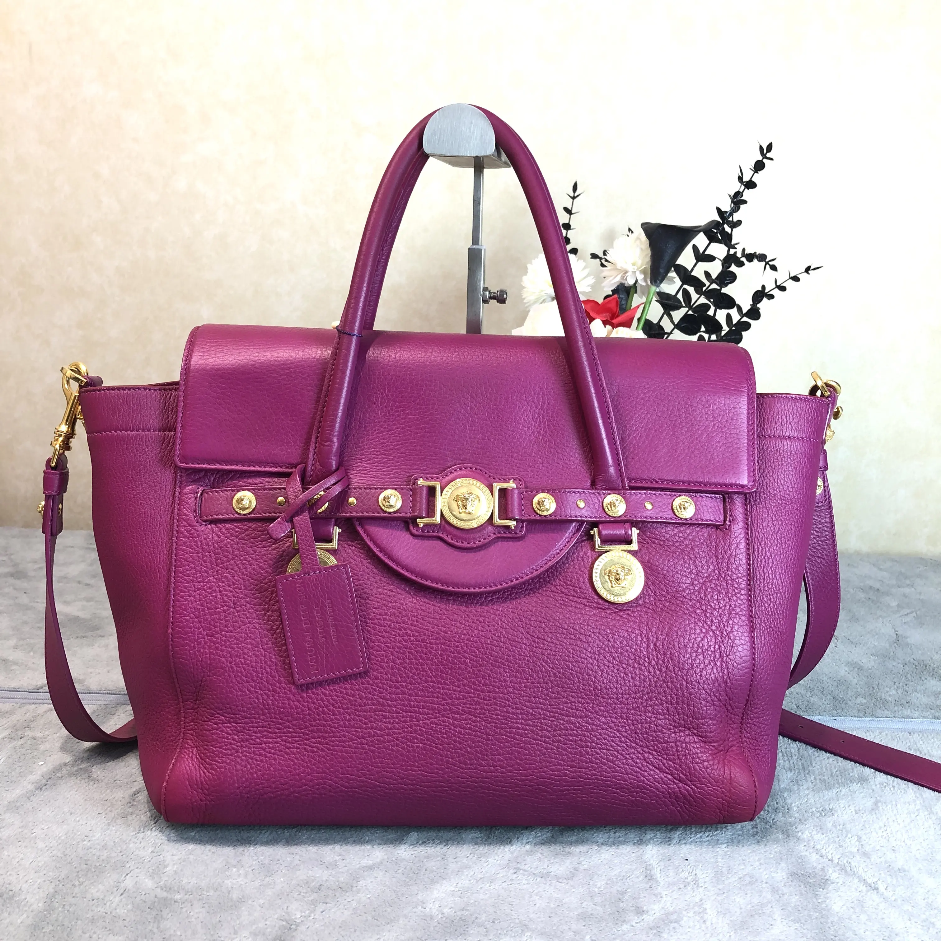 Pre-owned VERSACE leather tote bags Purple Pebbled Medusa Embellished Top Handle Tote Bag with Detachable Crossbody Strap A1365