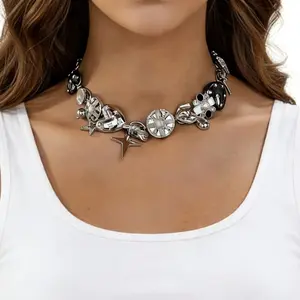 Ladies' new necklace - high-end punk style love flower star pendant necklace, fashionable and versatile collarbone chain, trendy accessory, exquisite gift, perfect for giving to family and friends