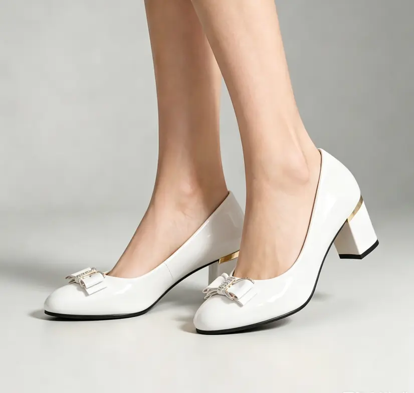 Black patent leather high heels with metal buckle and chunky heel; low-cut pumps suitable for commuting and versatile styling; elegant black high heels for everyday wear and dates. collection women Stylish Heeled