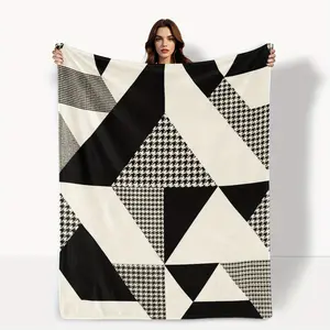 Fashionable Black and Beige Dog Tooth Pattern Wall Tapestry, Elegant Fabric Decoration Suitable for Modern Home Decor, Comfortable Fashionable Interior Design Essential