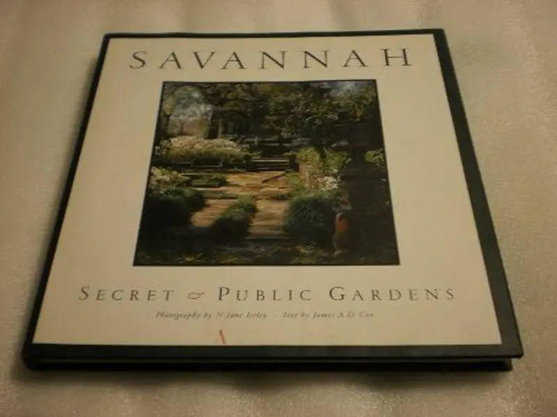 USED Book - Savannah Secret & Public Gardens by James A. D. Cox (Hardcover) - english