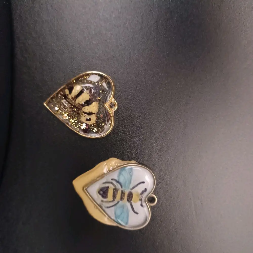 honey bee/honey comb pendant