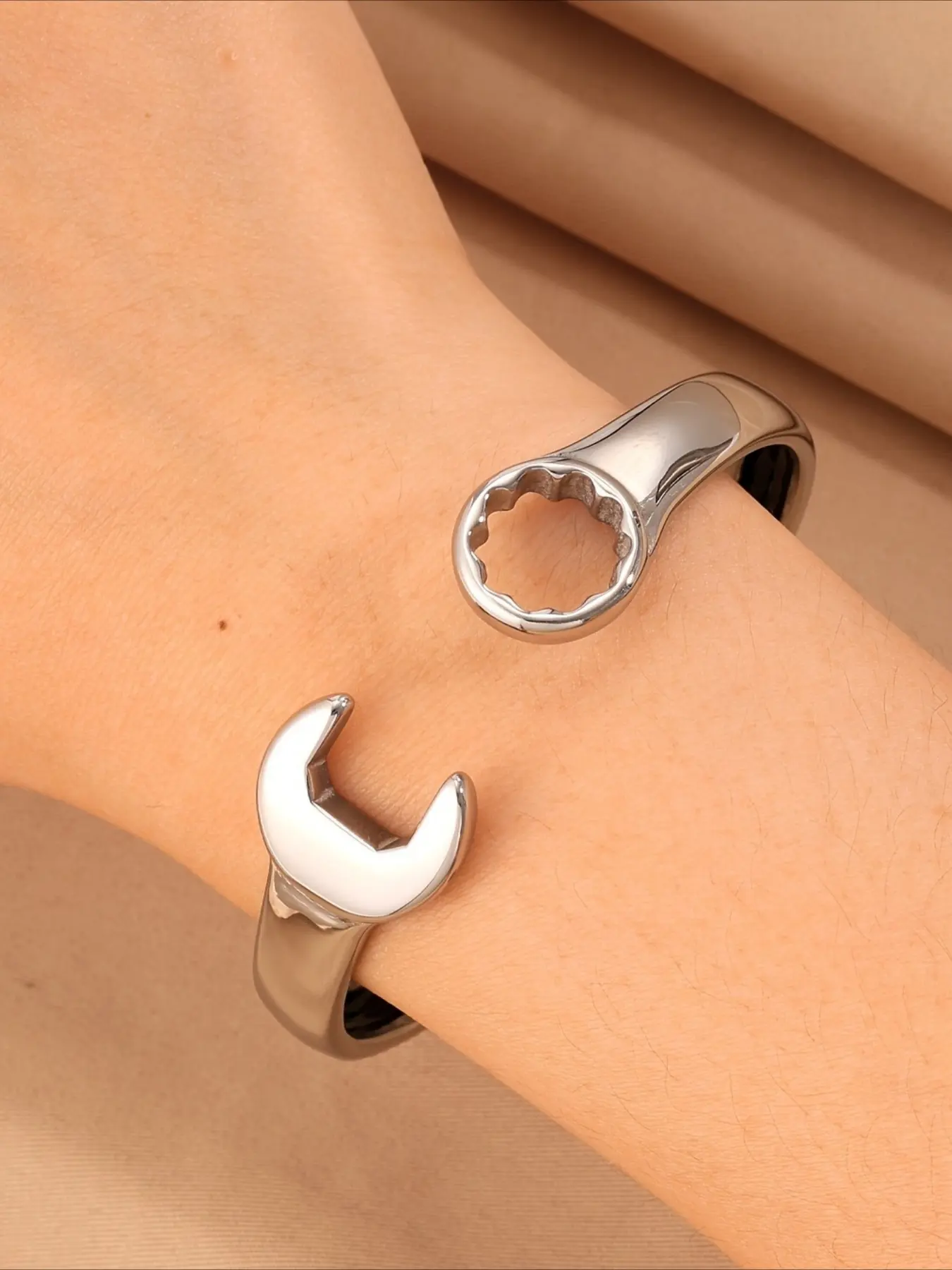 1pcs stainless steel neutral vintage open-end wrench bracelet, suitable for daily wear, parties, sports events, or work attire, ideal birthday and holiday gifts