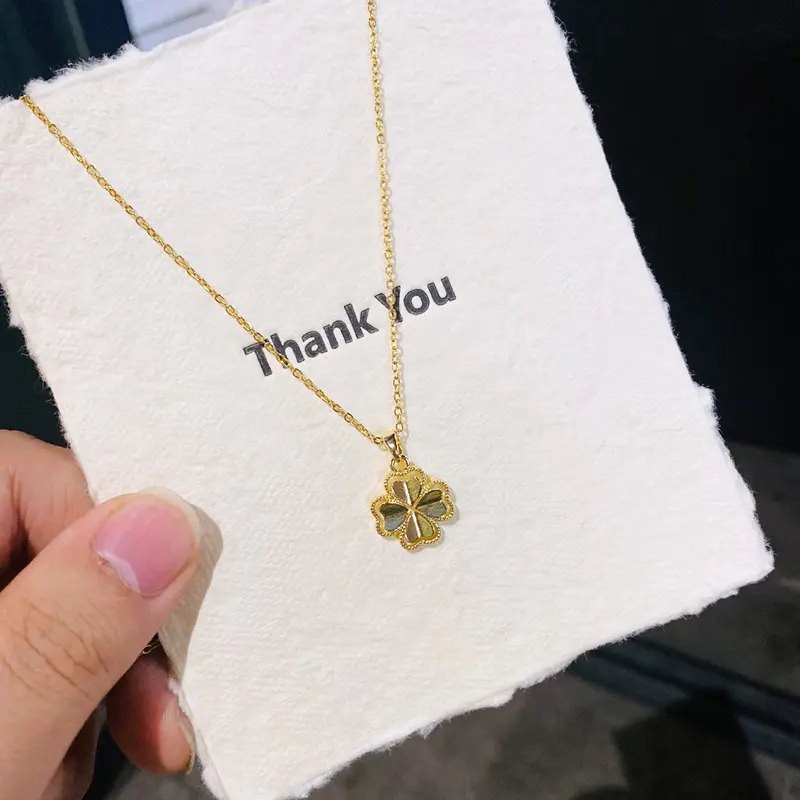 D09 Golden Heart-Shaped Clover