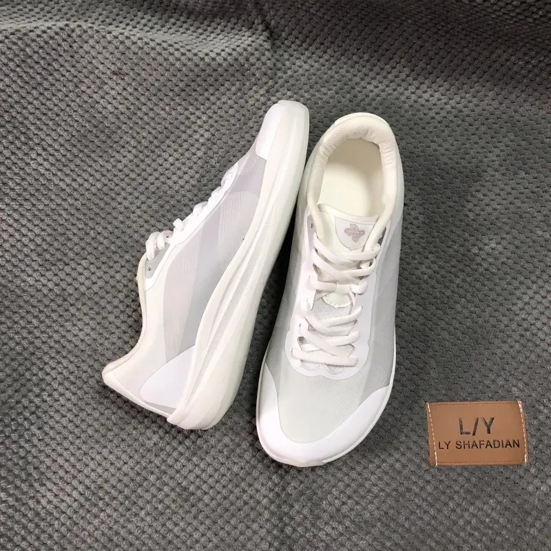 Men’s low-top canvas sneakers with lace-up design, lightweight, wider last, sporty casual skate shoes; 2026 new model with soft sole and anti-slip features, designed for wide feet.