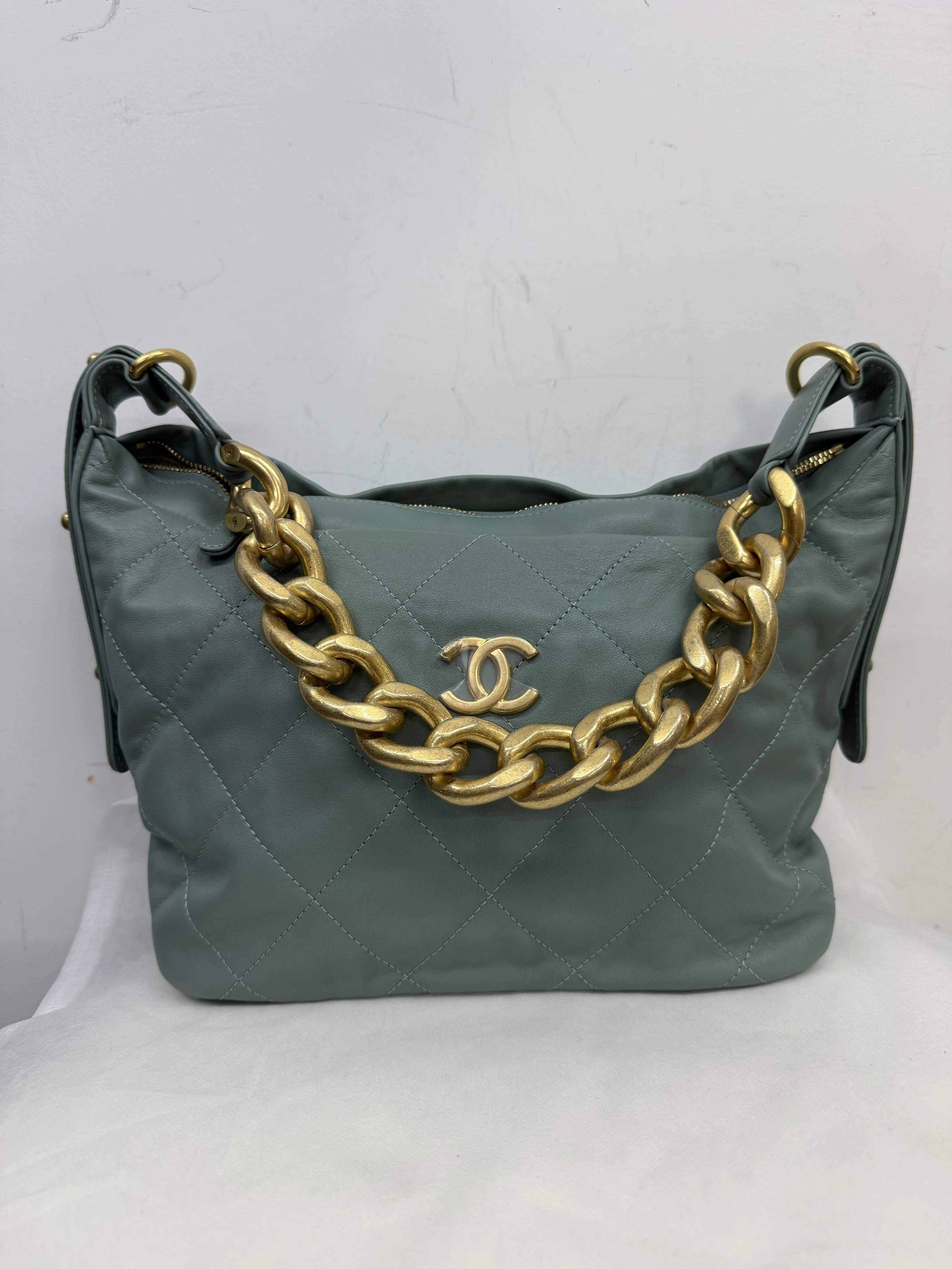 Pre-owned CHANEL Hobo Mint Green Shoulder Bags Calfskin Leather Bag (Brand New)