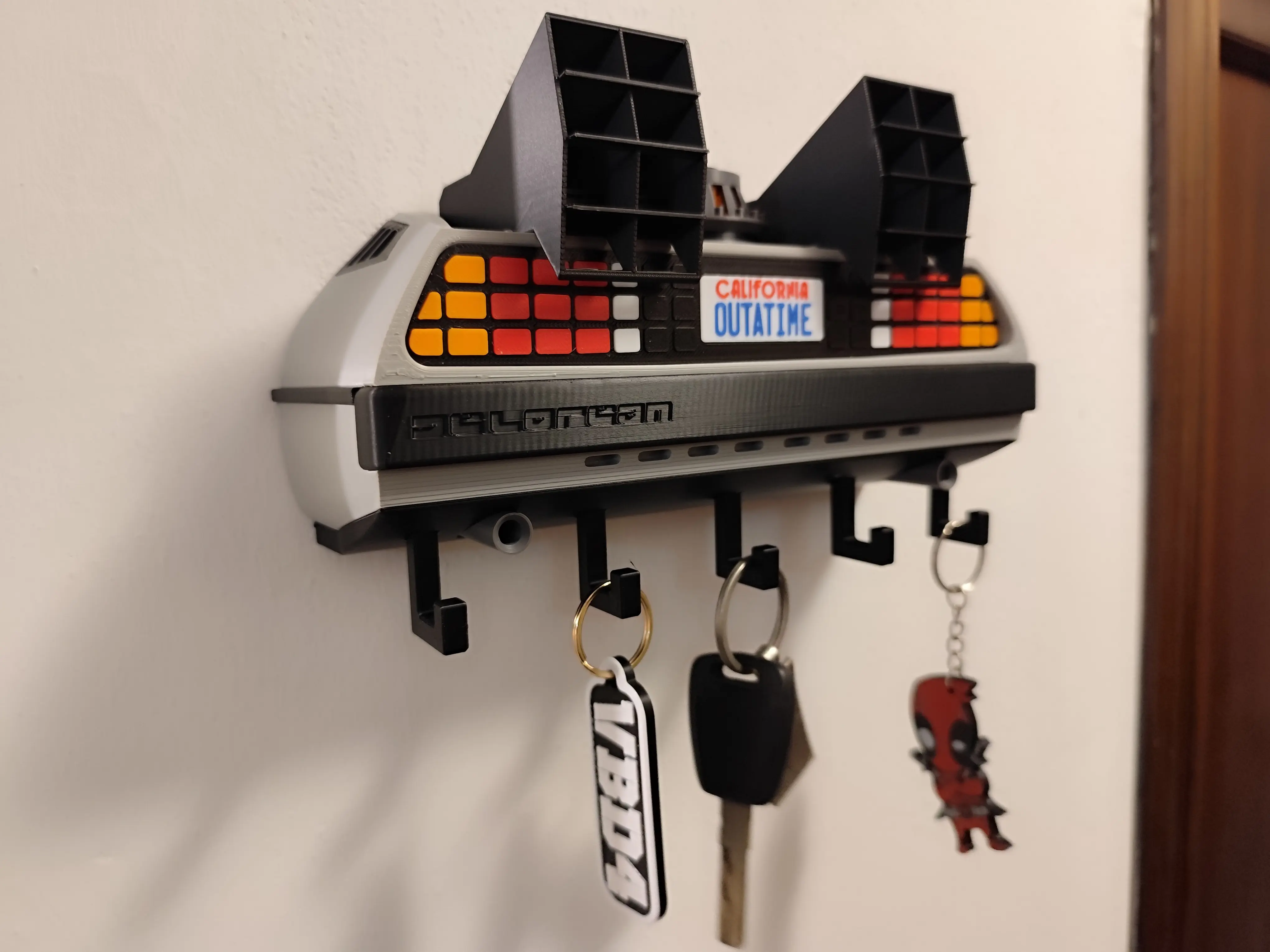 Retro Time Machine Inspired Key Holder – Sci-Fi Car Wall Mount Organizer with Hooks – Unique Gift for Movie & Car Lovers homeessentials