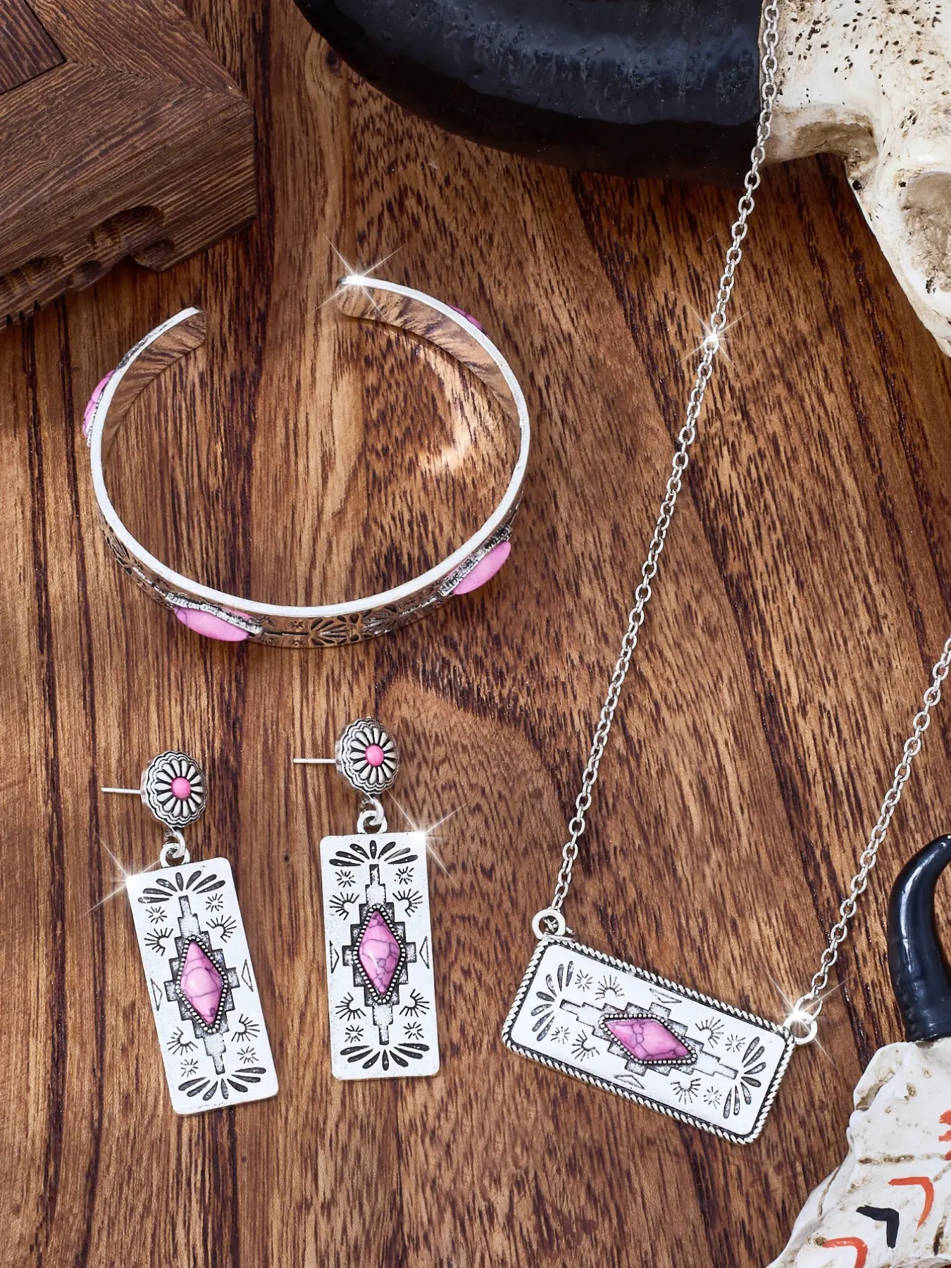 4pcs/set Vintage Western Carved Turquoise Pendant Earrings Necklace Set, Women's Cowboy Jewelry Set, Bohemian Beach Vacation Theme Set, Boho Jewelry Set