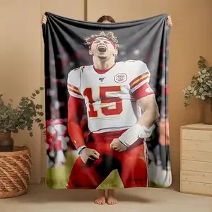 1 piece NFL Kansas City Chiefs quarterback Mahomes game moment themed flannel throw blanket - Flannel blanket with modern design, suitable for sofas and beds, all-season use, super soft and comfortable, digitally printed pattern, 100% polyester material