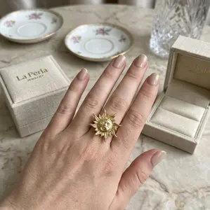 anillo de sol. Size 8 , 10k