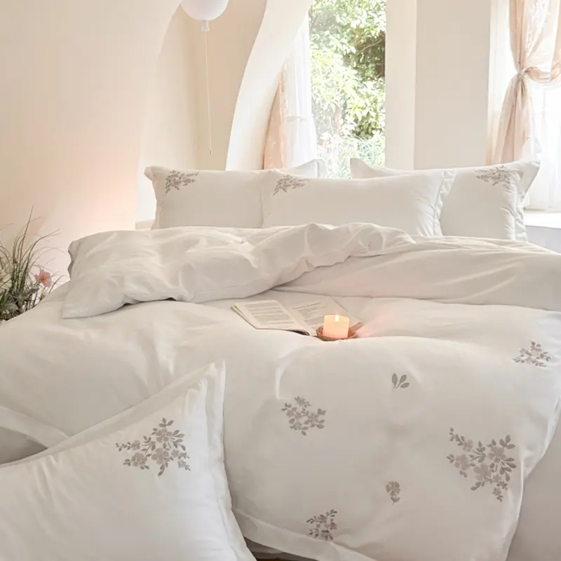 Luxury Hotel Quality White Hotel Style Bedding Set, Super King Double Queen King Single size Chic Embroidered Duvet cover Set, Includes 1 Duvet cover & 2 Pillowcases, Comfortable Home Decor, Decorative Bedding Set, Comfy Bedding Set, Soft Bedding Sets
