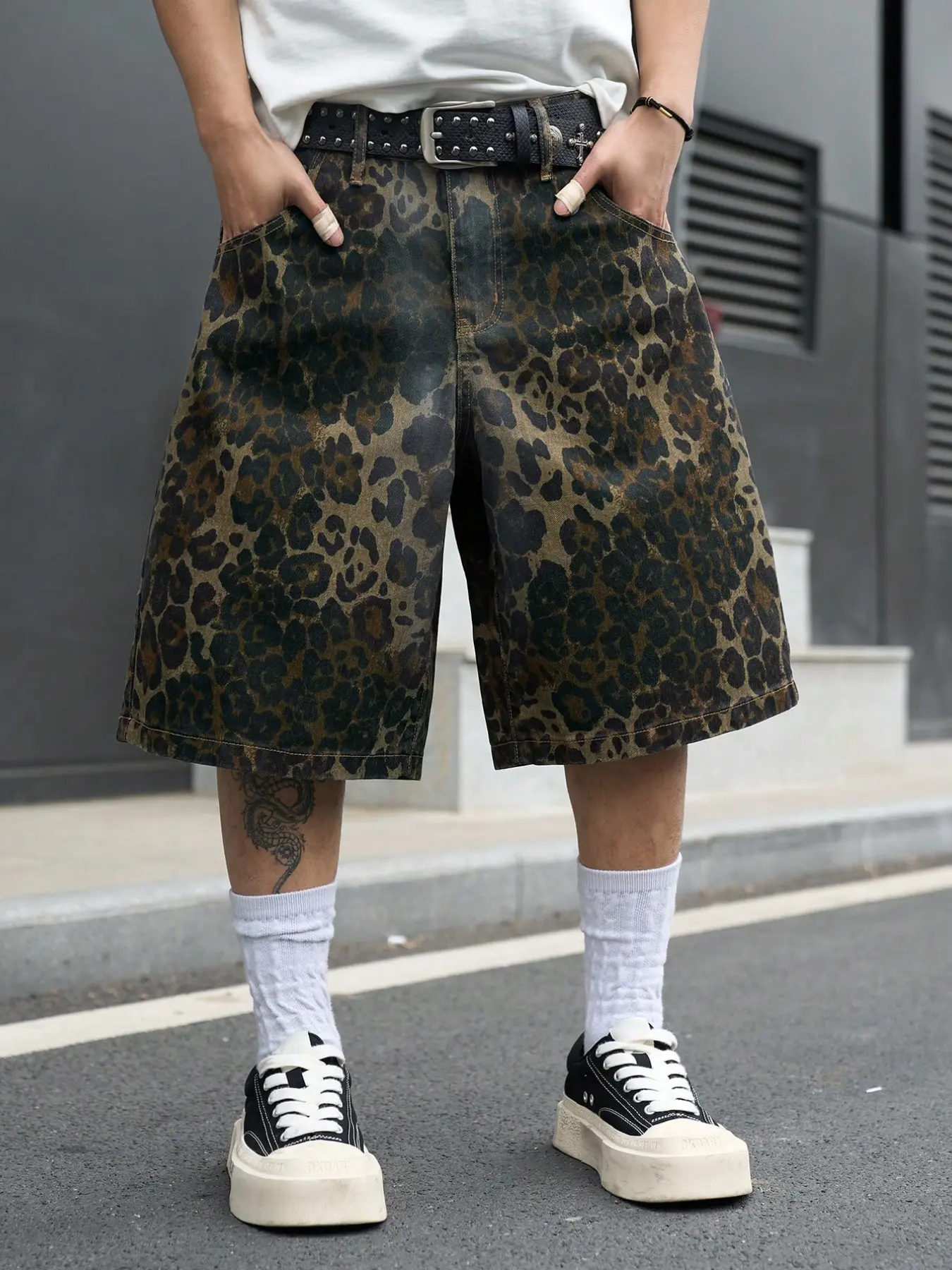 Men's Retro Leopard Print Denim Jean Shorts, Summer Streetwear Loose-Fit Wide-Leg Shorts, Trendy Relaxed Fashion Style Streetwear Bottom