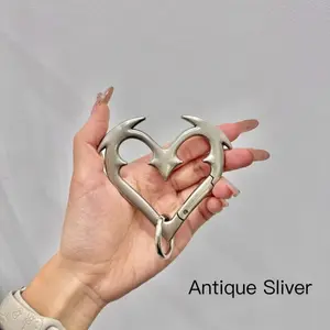 2026 New Valentines Day Heartbreaker Carabiner Gothic Heart Shaped Metal Keychain Heavy Duty Zinc Alloy Bold Design Sturdy for Keys Bags Backpacks Daily Fashion Statement Accessory