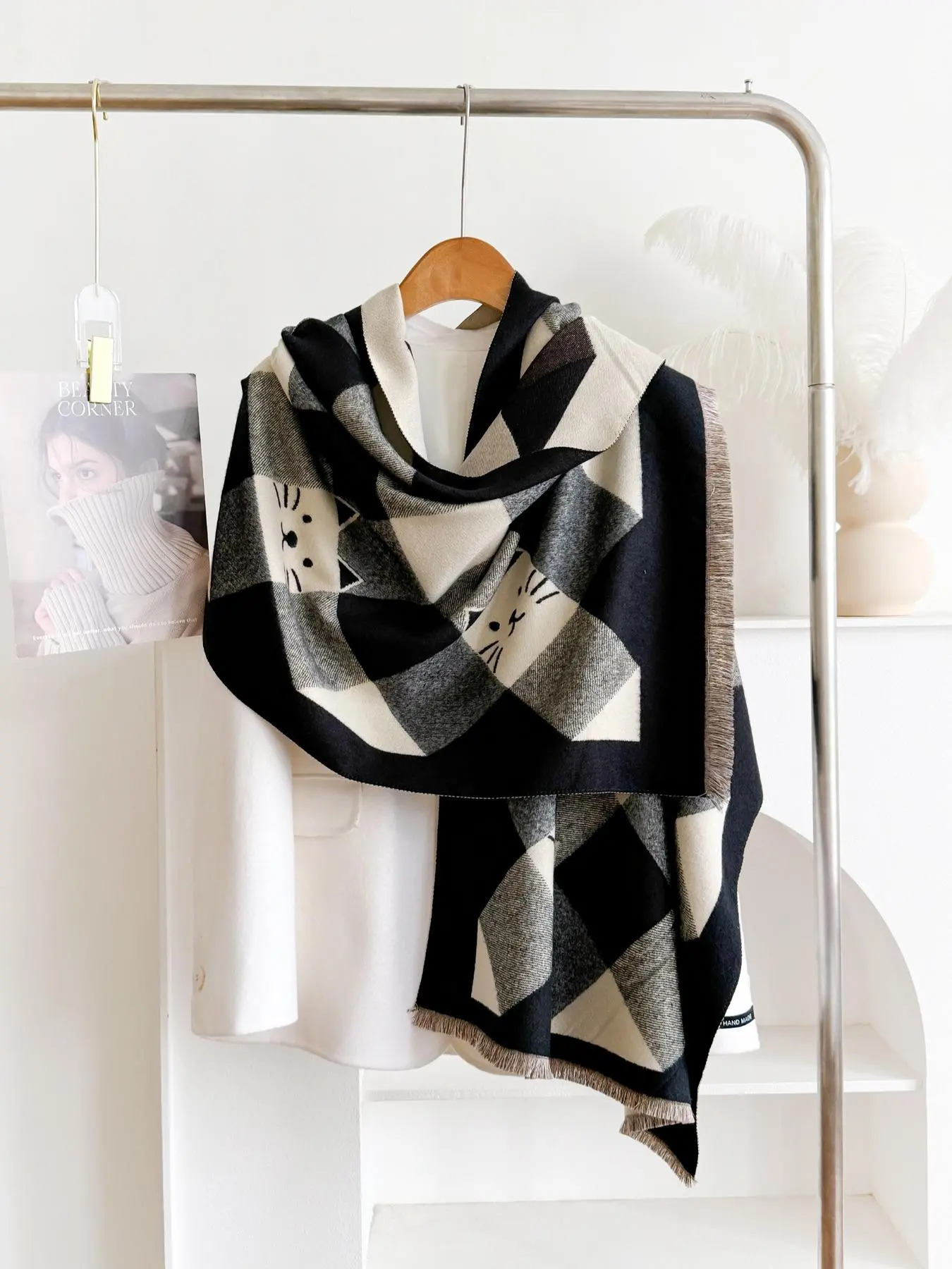 Women's Cute Cartoon Cat & Geometric Pattern Tassel Decor Pashmina, Boho Style Casual Soft Warm Shawl for Fall & Winter, Fashion Accessories for Daily Wear