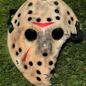 Slasher mask with crack