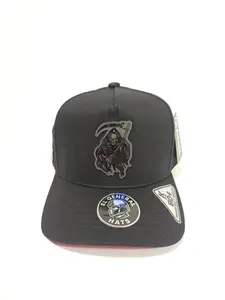 Gorra de la Santa de Novedad, La Santa Novelty Hat, Red/Black Snapback with logo La Santa, La Santa Hat