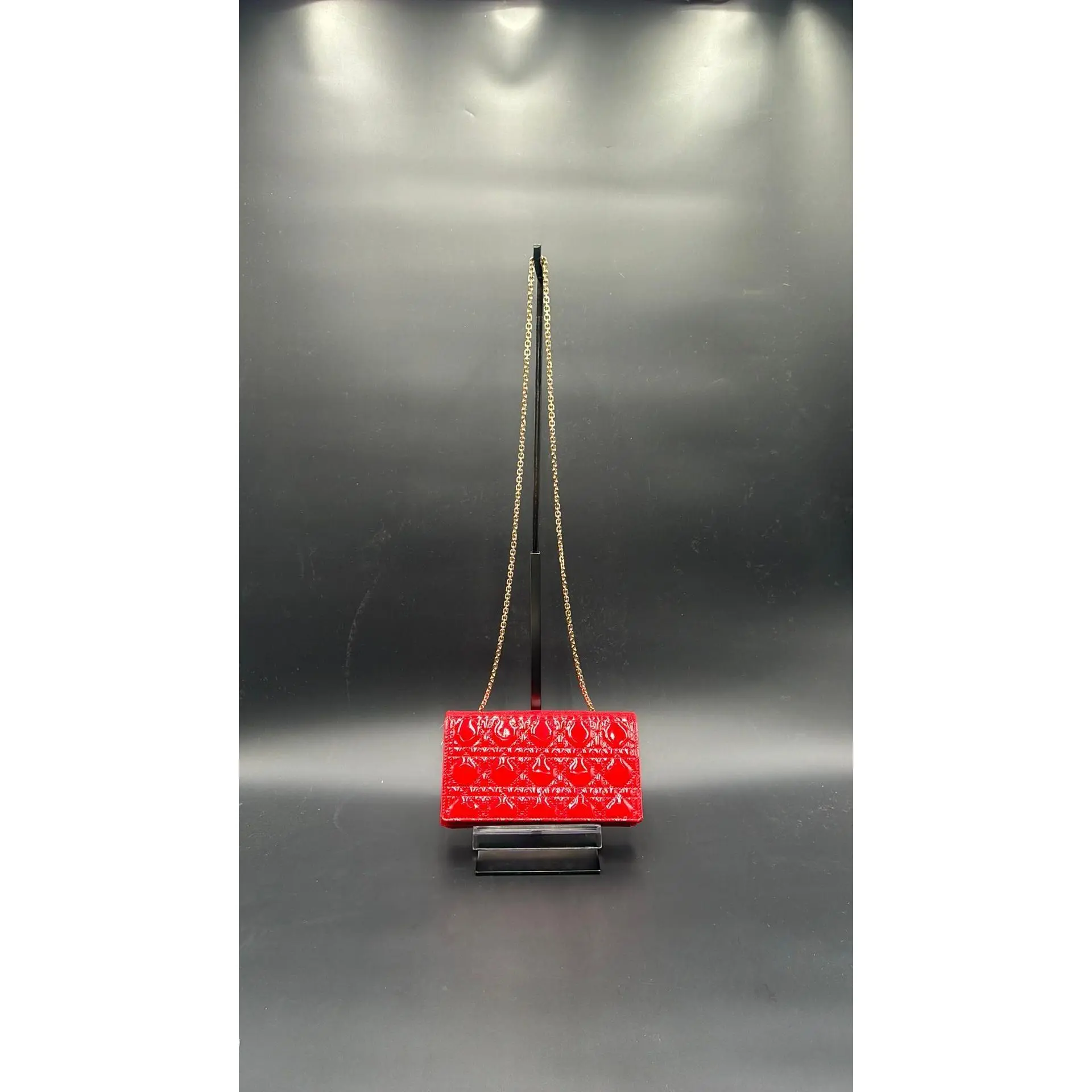 Pre-owned Leather Luxury Bags & Accessories Christian Dior Lady Dior Chain Clutch, Red Date Code: 03MA0129. Entrupy ID: 897JVBY.