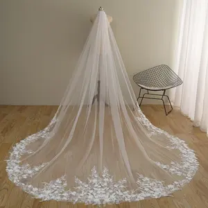 Delicate wedding veil, hand-made bridal veil,ivory and cathedral veil, elegant and classical wedding veil, veil with white flowers and pearls