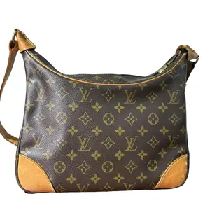 Pre-owned Louis Vuitton Monogram Boulogne Hobo Bag Medium Shoulder Bag with Vachetta Leather Accents & Adjustable Strap for Daily Use Authentic Pre Owned