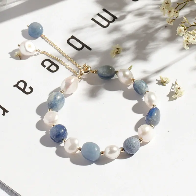 Pearl Minimalist Bracelet, Distinctive Wrist Jewelry with a Wearable Profile and Decorative Character, Ideal for Layered Styling, Weekend Looks, Parties, and Special Occasions