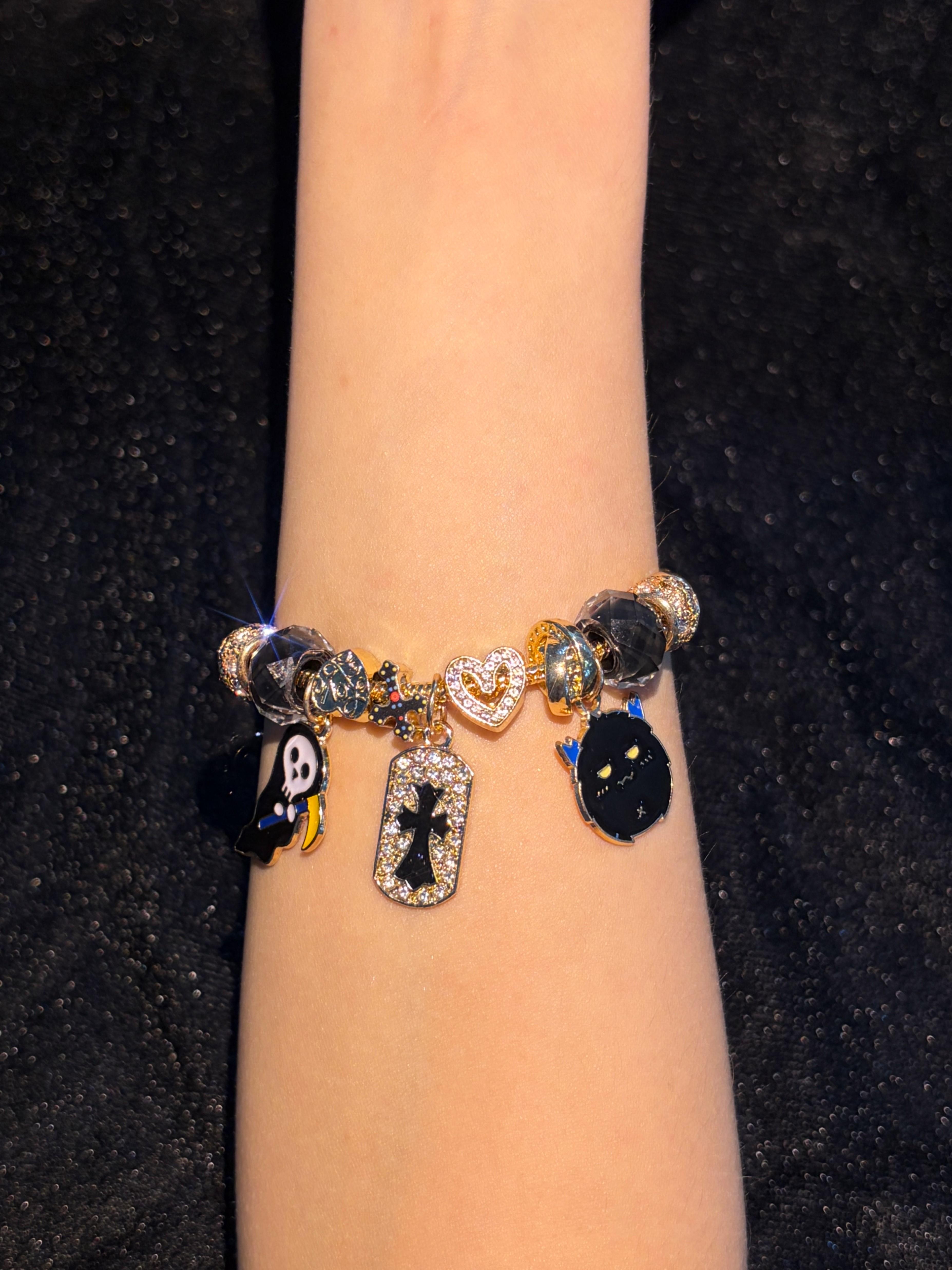 Gold Tone Gothic Beaded Charm Bracelet、Grim Reaper、Cross、Devil Heart Charms Bracelet、Dark Enamel Pendant Bracelet、Punk Party Layered Fashion Jewelry for Women Girls