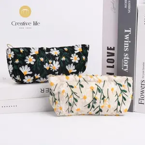 Handmade Embroidered Daisy Flower Pencil Case Bag, Daisy Pen Totes, Cotton Linen, Birthday/Spring Gifts