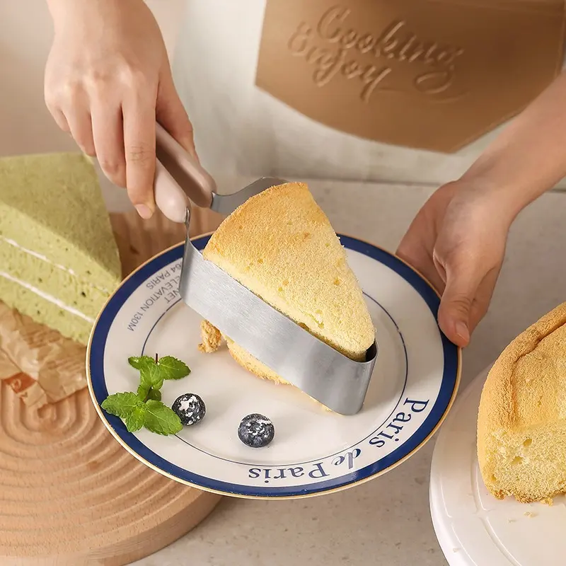 1pc Professional Stainless Steel Cake Slicer - Triangle Cutter & Separator for Perfect Slices, Ideal for Desserts, Birthday Parties, Pizza & Cheesecakes