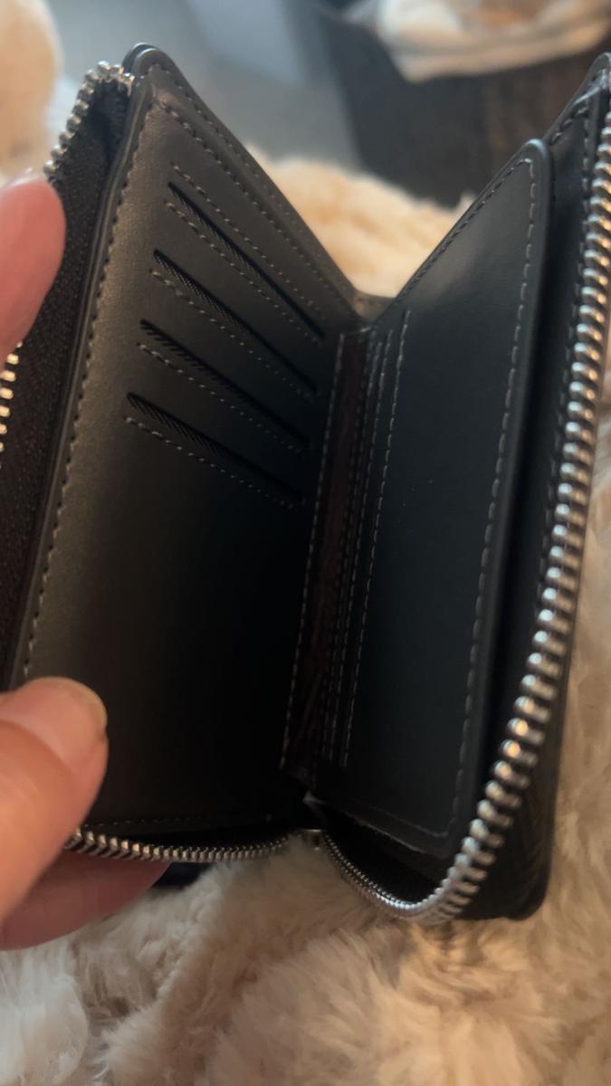 Item: Carbon Fiber Black