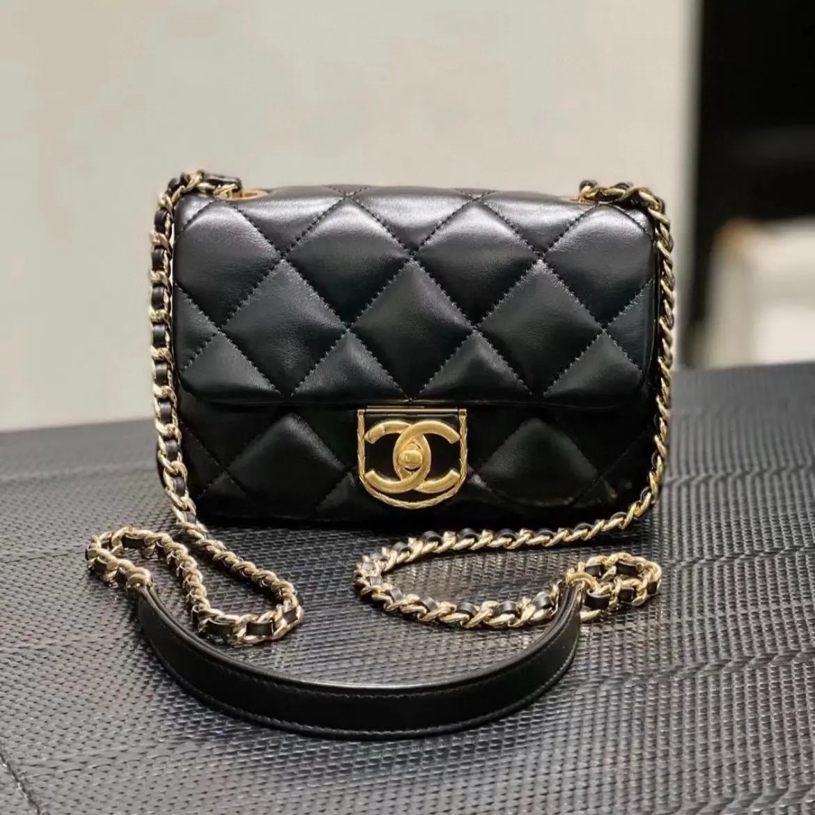 Pre-owned CHANEL 22B Square Shape Crossbody Bag Black Lambskin, Gold Hardware, Metal Edge Double C Pineapple Turnlock, Chip Version 2601413, Purses Crossbody Bag