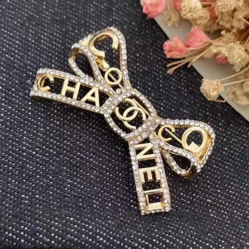 Pre-owned Chanel Crystal Brooch
