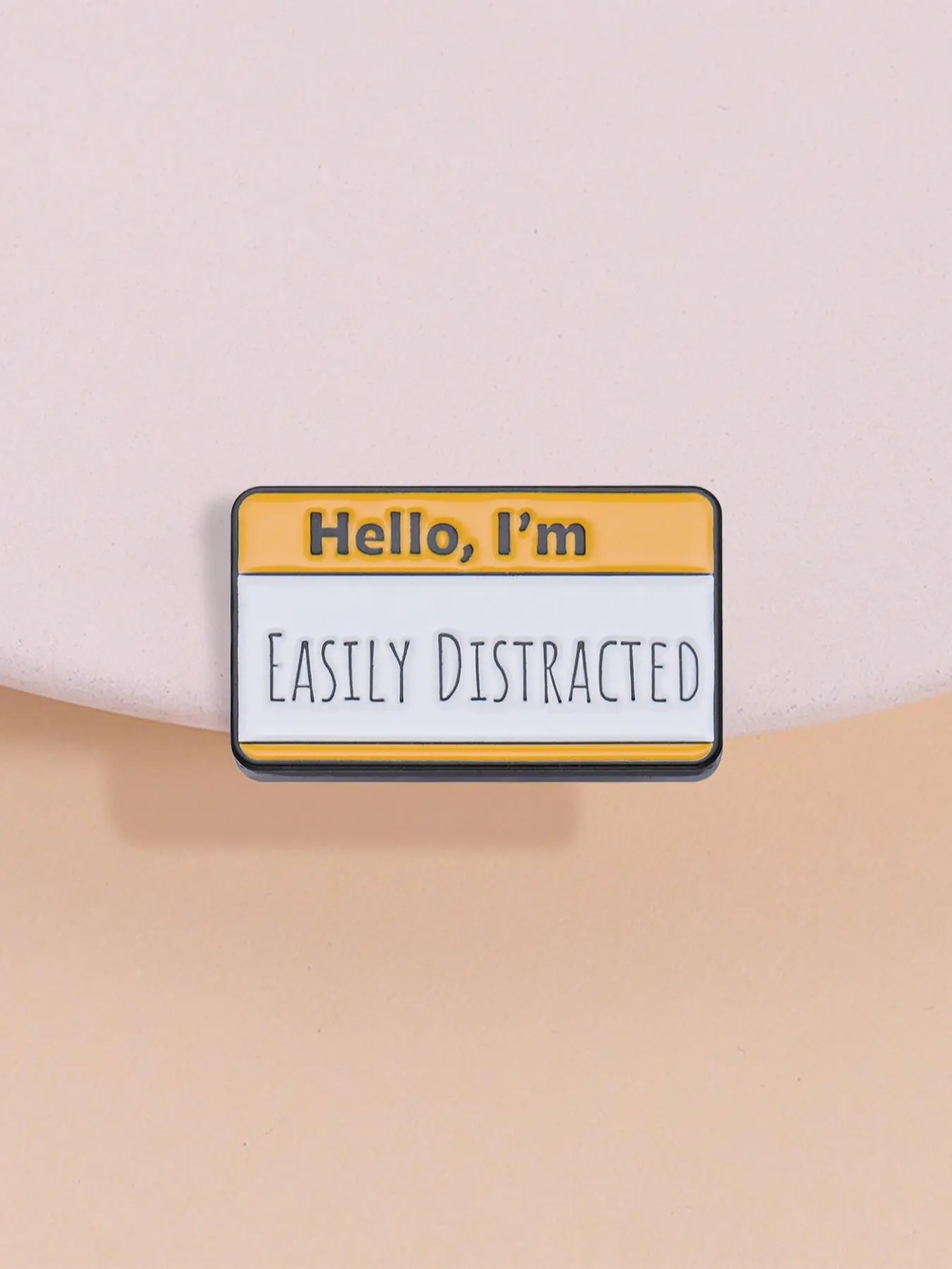 Hello, I'm EASILY DISTRACTED Letter Design Brooch, Cute Badge for Neurodivergent Adults, Funny Text Design Enamel Pin, Flower Brooch, Durable Metal Pins, Lapel Brooch, Alloy Brooch Pin