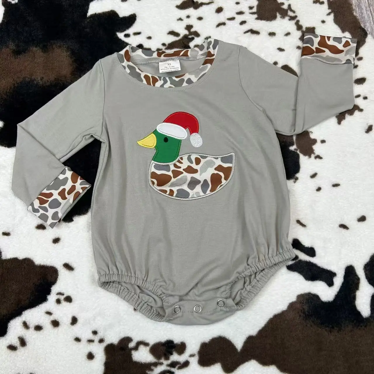LR1683--Embroidered Santa hat printed camouflage duck long sleeve romper