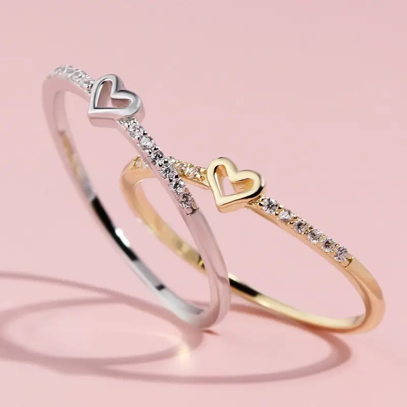Minimalist Heart Pavé Band Ring for Women, Copper Base Crystal Jewelry, Lightweight All-Season Everyday Wear, Promise Ring for Girlfriend, Elegant Fashion Sparkling Jewelry Ring