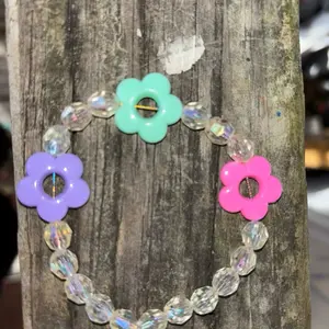 Colorful Flower Beaded Bracelet with Pastel Flower Charms and Clear Beads for Women