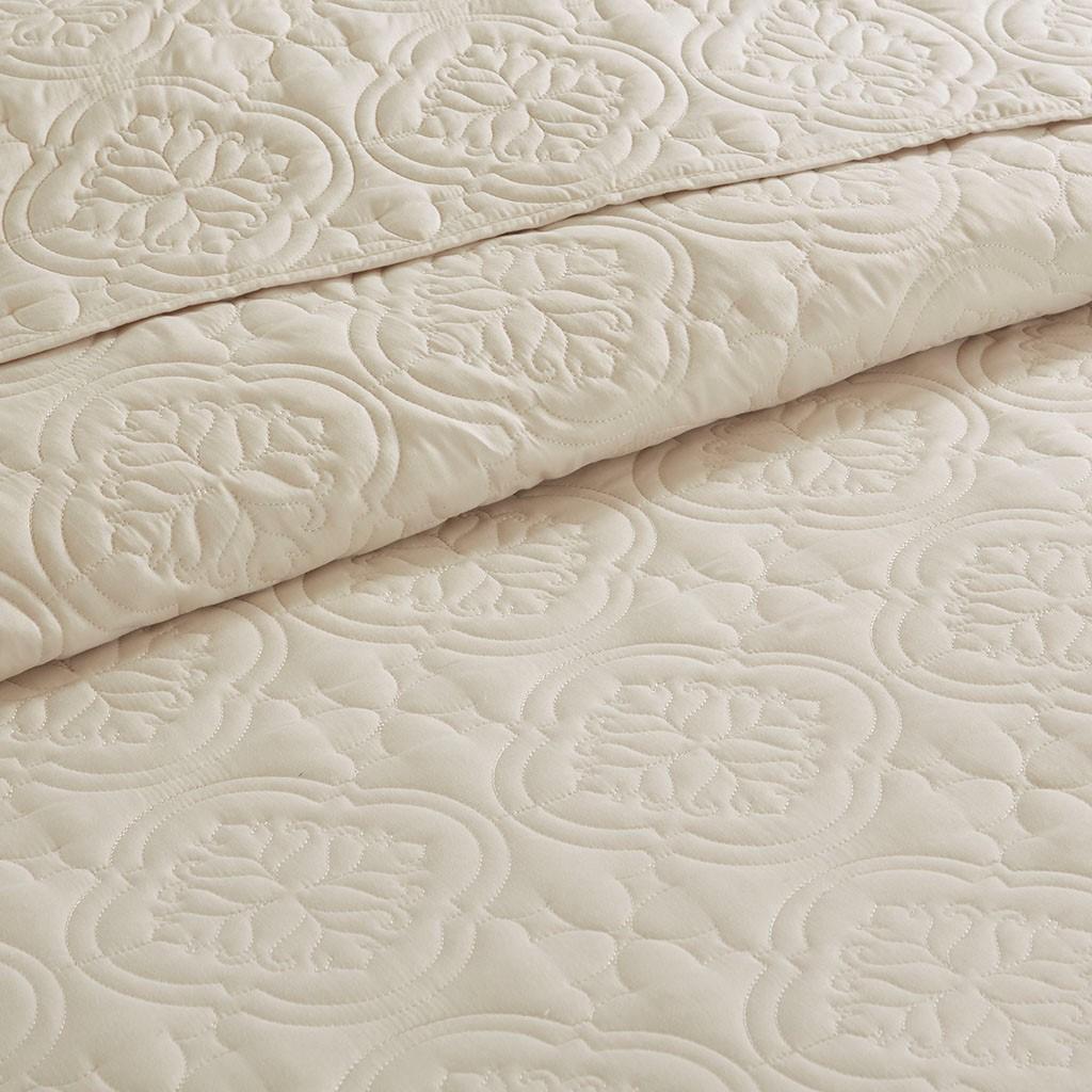 3 Piece Oversized Quilted Bedspread Set, Cream Medallion Pattern, Hypoallergenic, Machine Washable plush blankets luxurious quilt decor comforter plaid bed sheets Marshmallow All-Season 3 Piece Oversized Quilted Bedspread Set, Cream Medallion Pattern, Hypoallergenic, Machine Washable plush blankets luxurious quilt decor comforter plaid bed sheets Marshmallow All-Season
