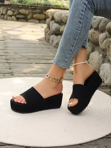 Women's Classic Wedge Sandals, Wedged Sandals, Stylish Slip-On Shoes for Casual Wear, Comfortable Summer Footwear for Daily Use