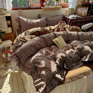 Vintage Garden Style Decorative Bedding Set, 3 Piece Includes Duvet Cover and Pillowcases, Soft Comfortable Home Bedroom Accessories